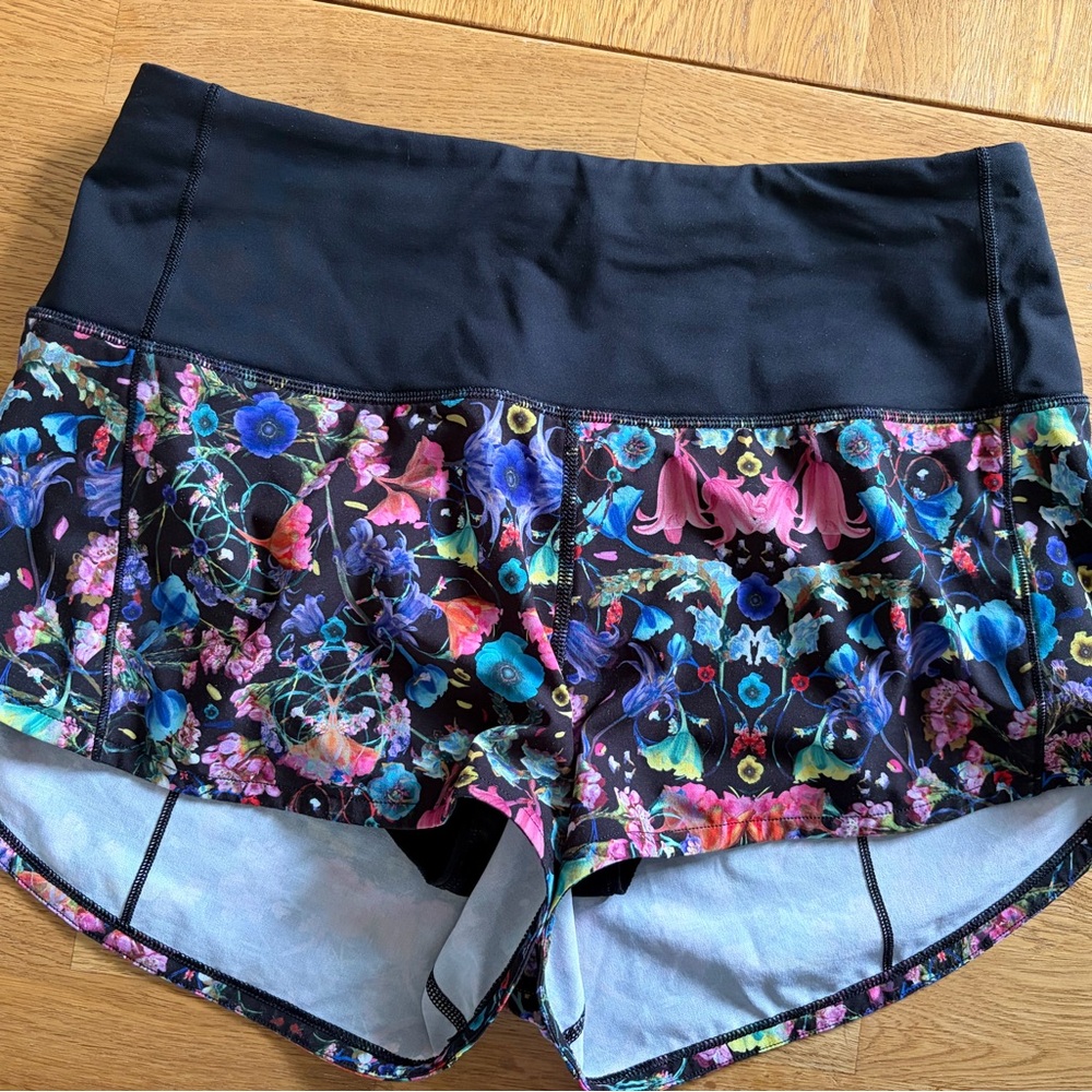 Lululemon Speed Up Sz 6 High-Rise Short 2.5" Flowerscope Black Multi Black EUC! - Picture 3 of 4